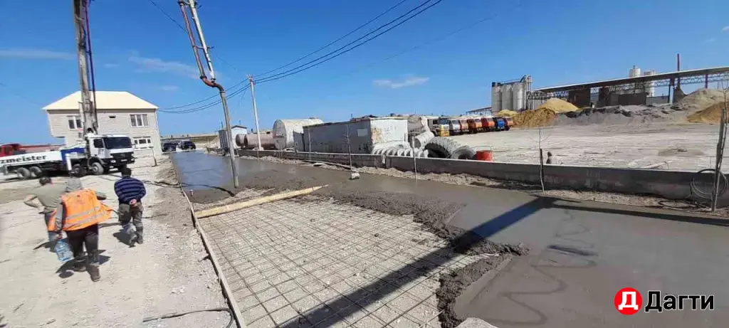 Бетонная стяжка двора