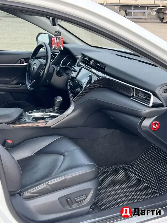 Toyota Camry, 2019 года