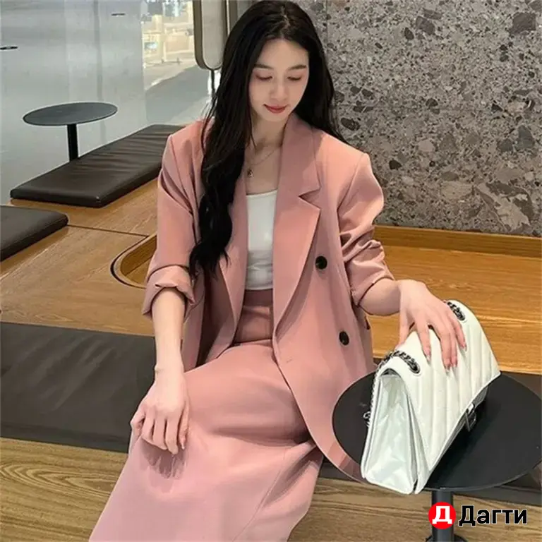 костюмы женские