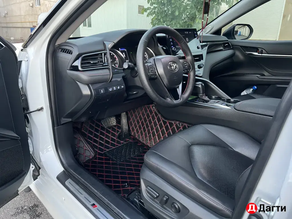 Toyota Camry, 2021 года