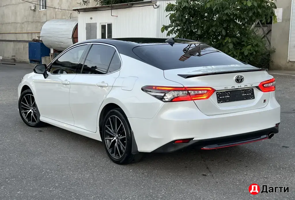 Toyota Camry, 2021 года