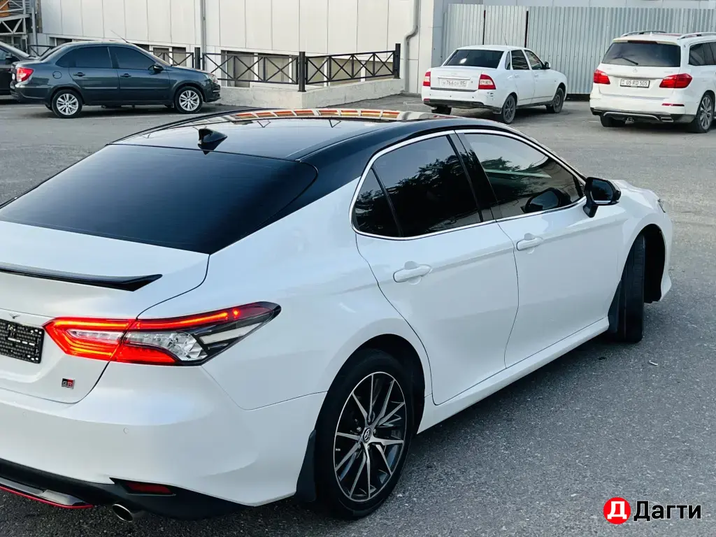 Toyota Camry, 2021 года