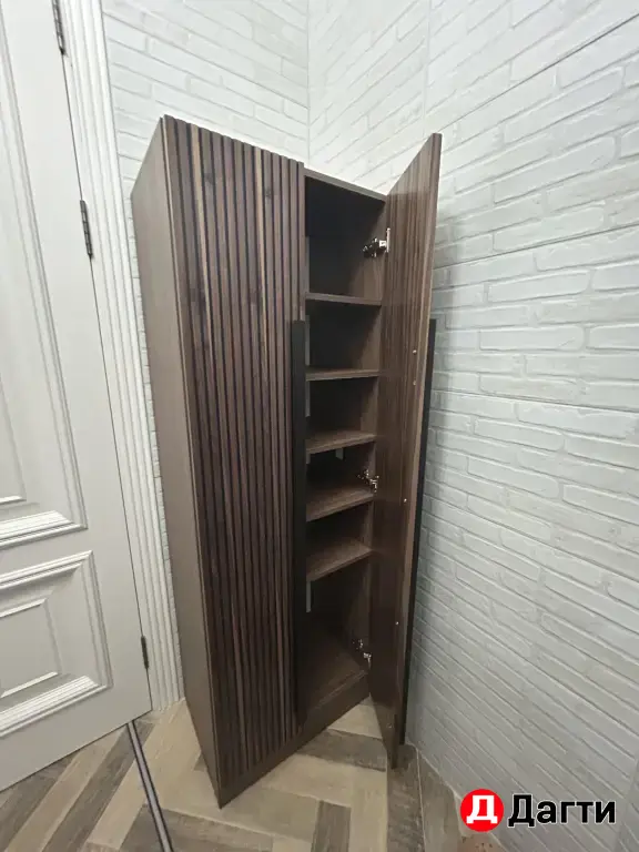 комоды , стеллажи , прикроватные тумбы , под заказ