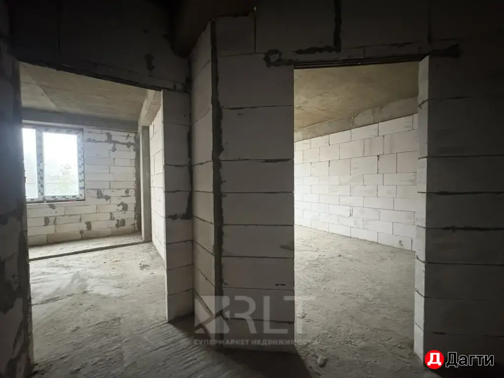 Продается трехкомнатная квартира по улице Аскерханова