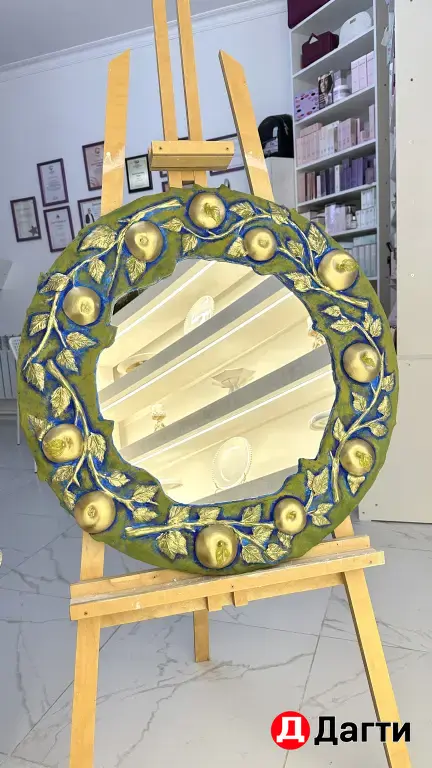 Настенное зеркало ручной работы