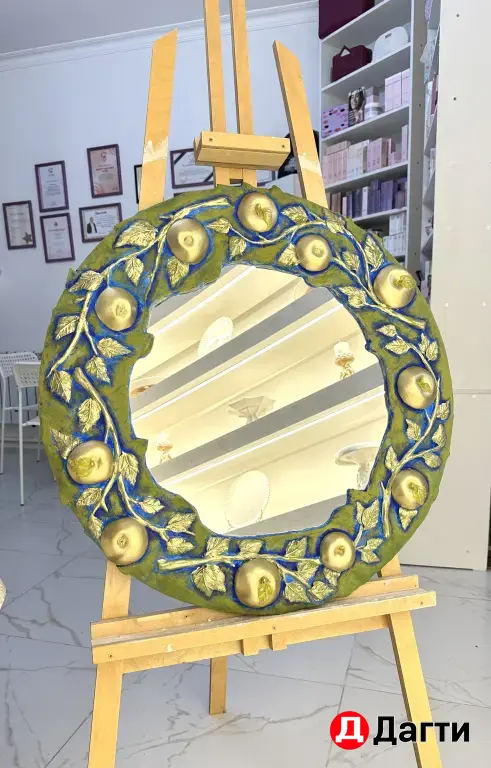 Настенное зеркало ручной работы