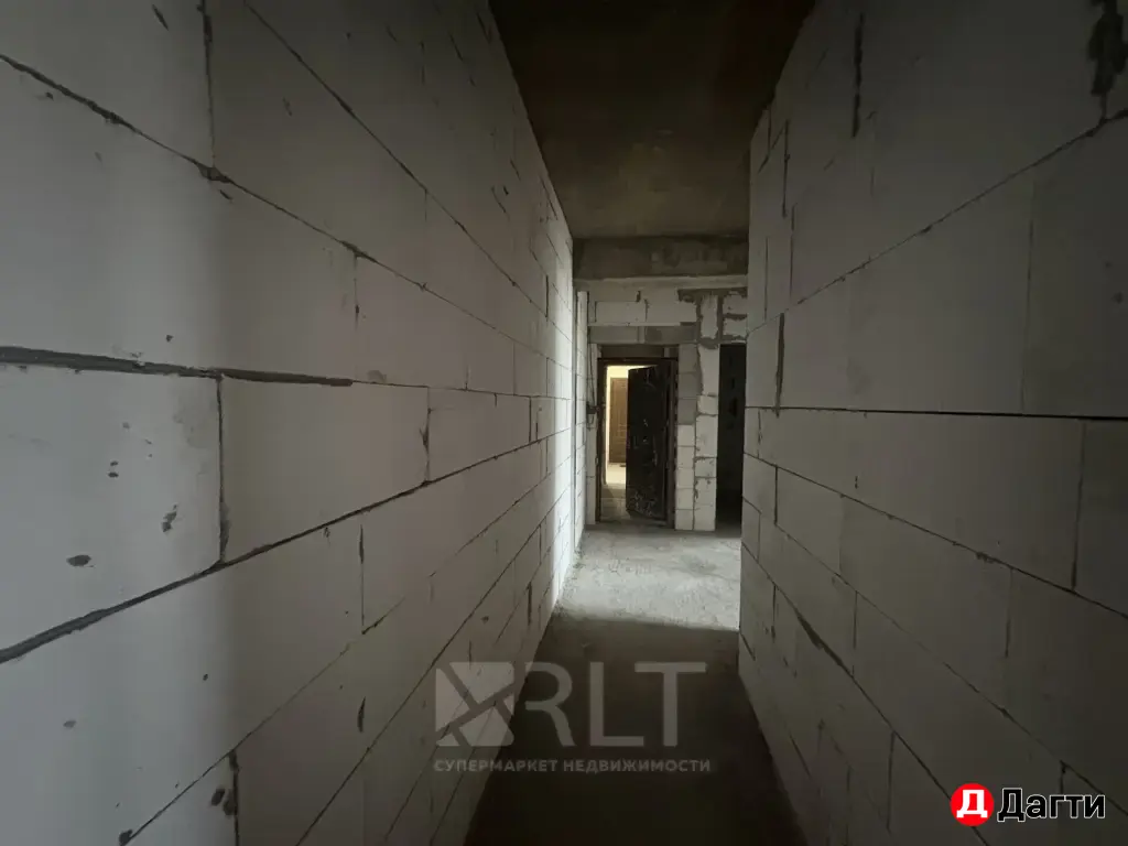 Продается трехкомнатная квартира по улице Аскерханова