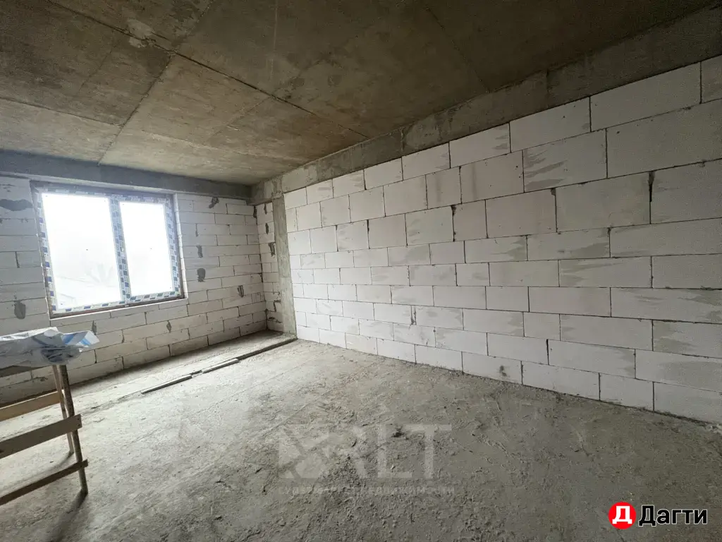 Продается трехкомнатная квартира по улице Аскерханова