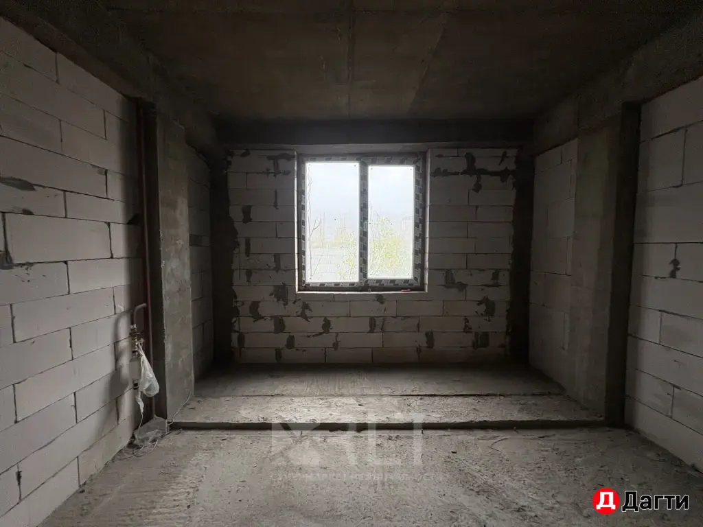 Продается трехкомнатная квартира по улице Аскерханова