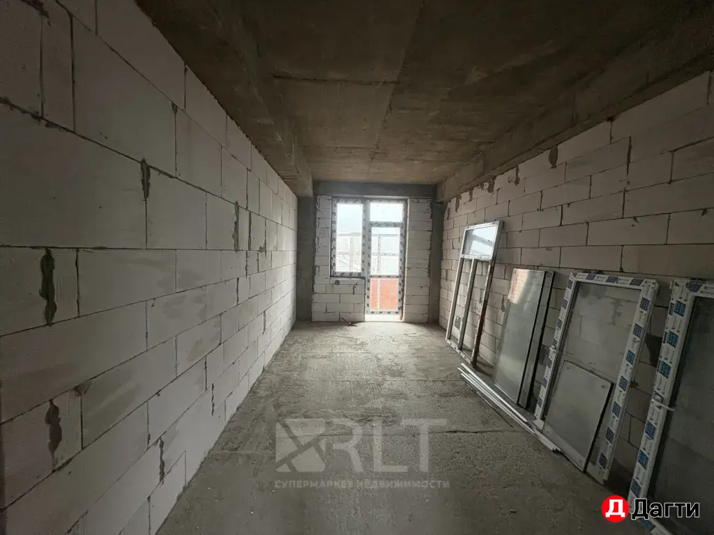 Продается трехкомнатная квартира по улице Аскерханова