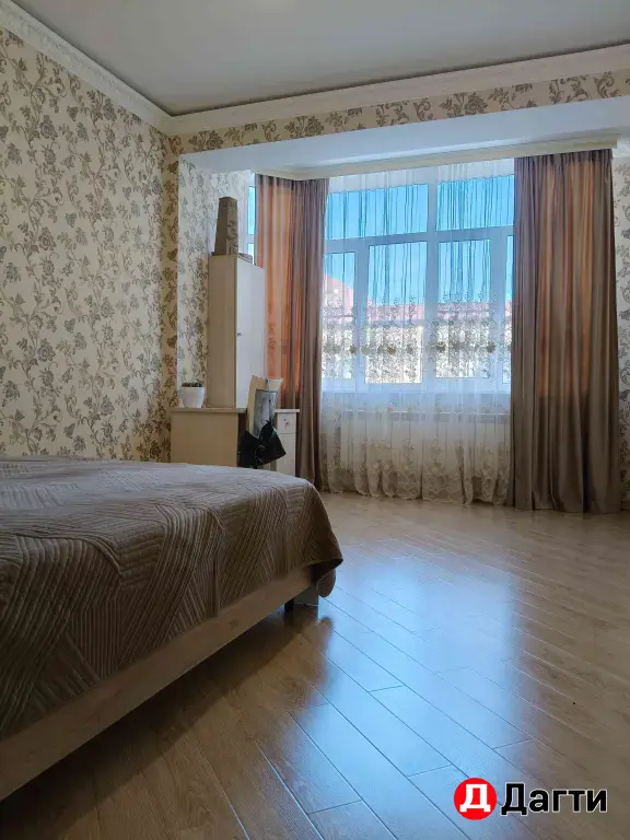 Двухкомнатная с ремонтом.