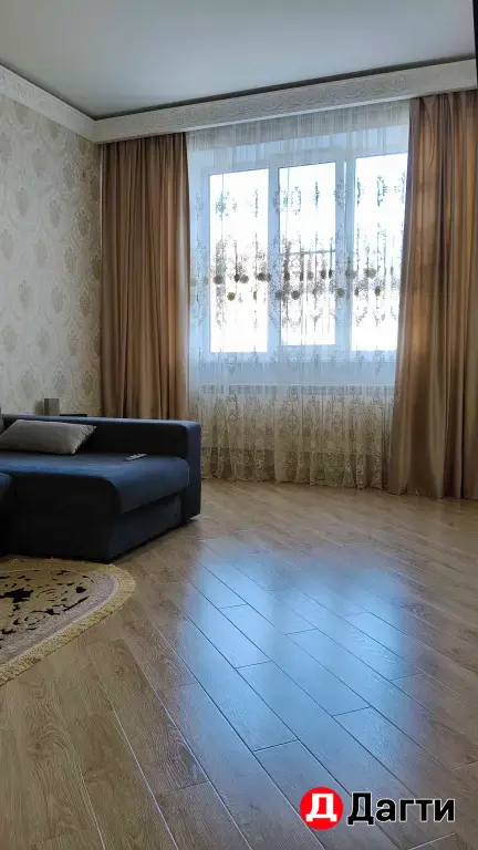 Двухкомнатная с ремонтом.