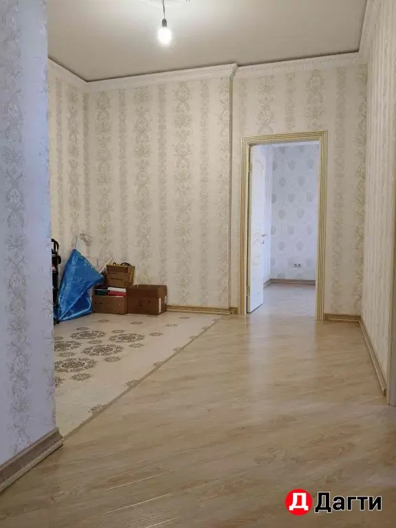 Двухкомнатная с ремонтом.