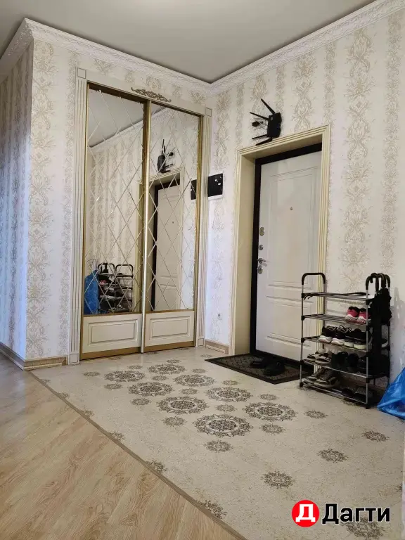 Двухкомнатная с ремонтом.