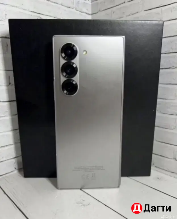 Samsung Galaxy Z Fold 6 256GB Silver Shadow.