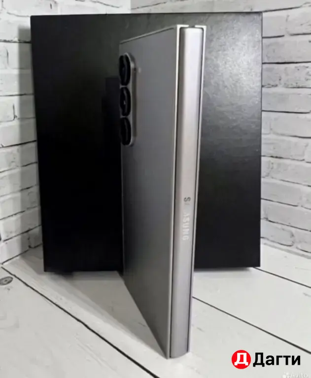 Samsung Galaxy Z Fold 6 256GB Silver Shadow.