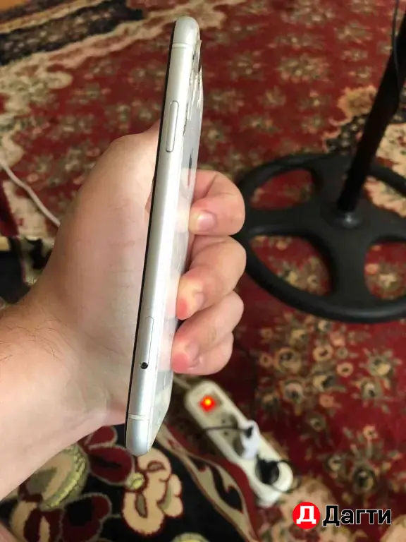 iPhone XR на 64 Гб менялся аккумулятор