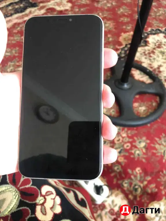 iPhone XR на 64 Гб менялся аккумулятор