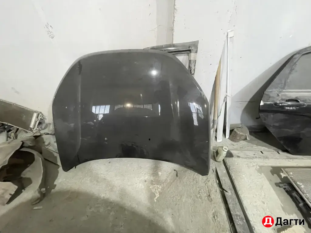 Капот на Лада Vesta 2025