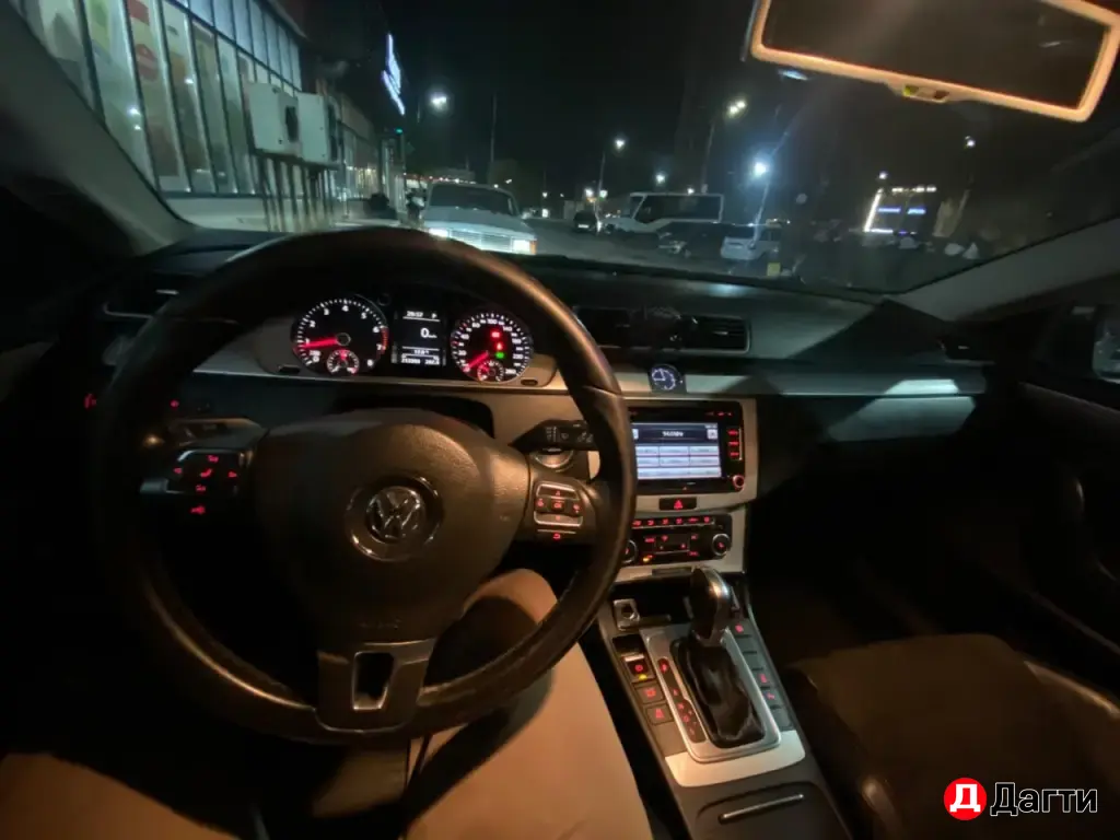 Volkswagen Passat, 2011 года