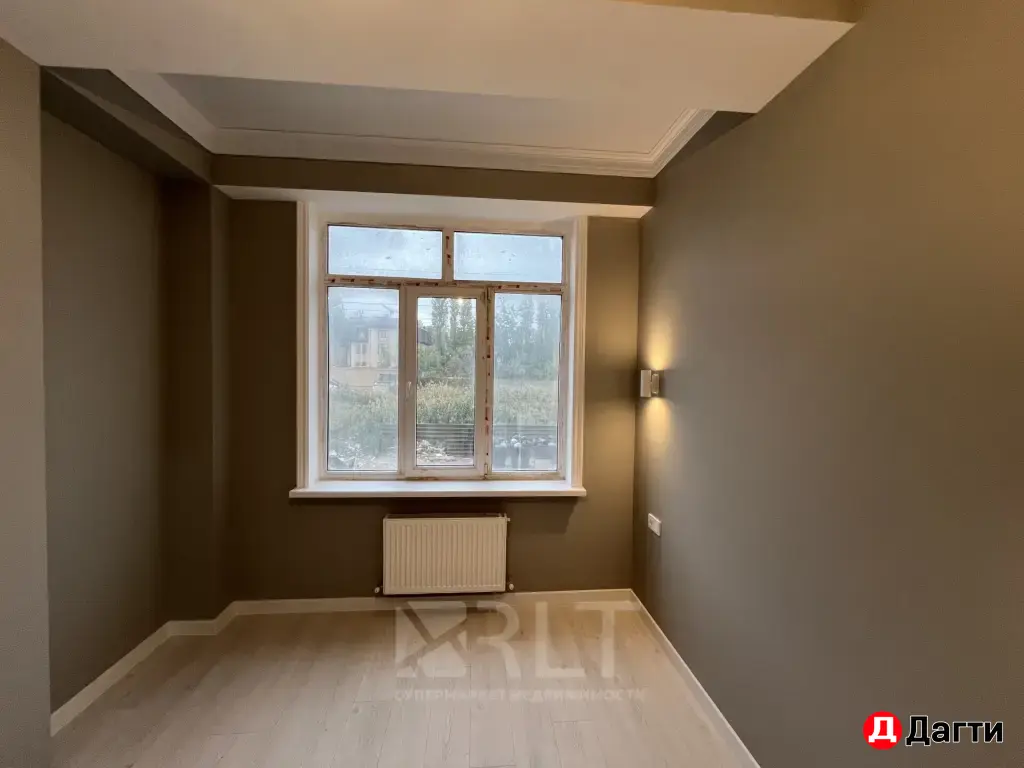 Продается двухкомнатная квартира площадью по улице Гапцахская 14