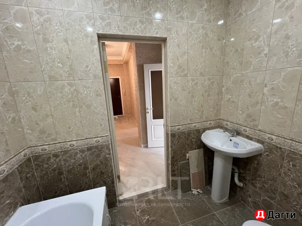 Продается трехкомнатная квартира по улице Али-Гаджи Акушинского