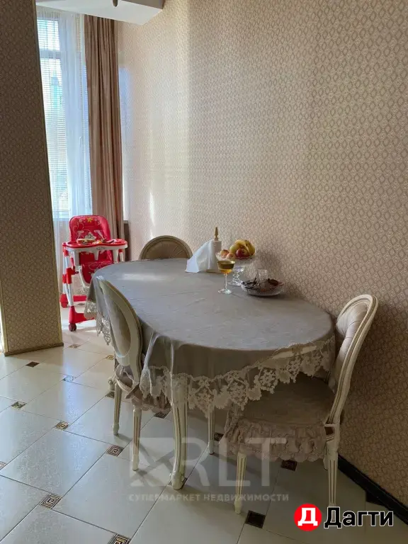 Продается уютная трехкомнатная квартира по улице Каммаева