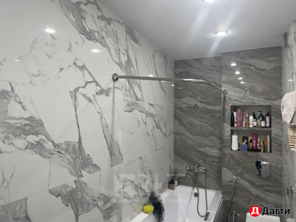 Продается двухкомнатная квартира площадью 67 м2 по улице Ибрагима-Хаджи Урадинского