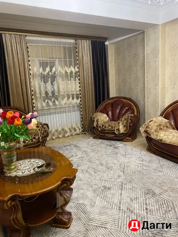 Продается уютная трехкомнатная квартира по улице Каммаева