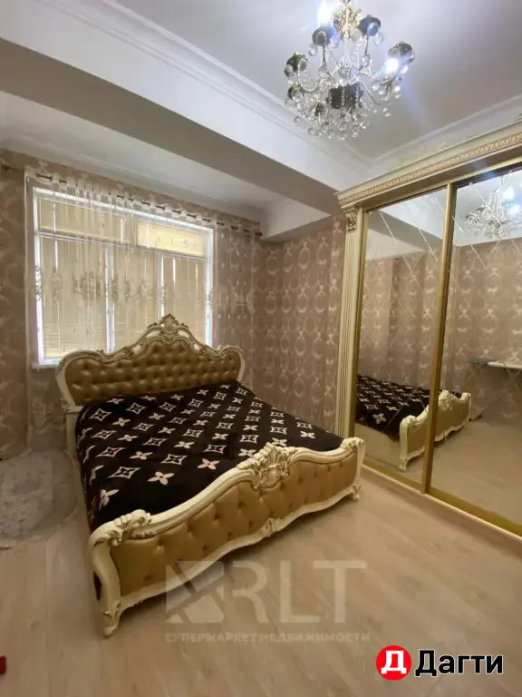 Продается уютная трехкомнатная квартира по улице Каммаева