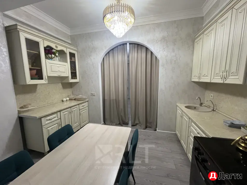 Продается двухкомнатная квартира площадью 67 м2 по улице Ибрагима-Хаджи Урадинского