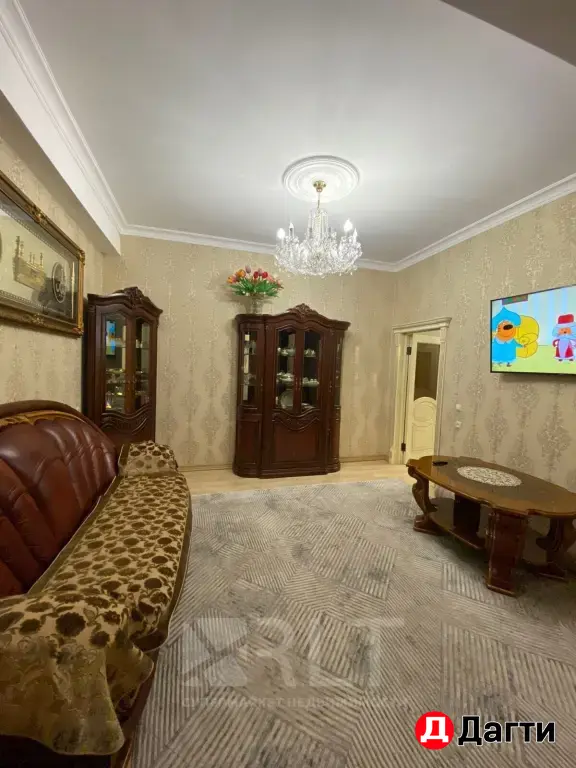 Продается уютная трехкомнатная квартира по улице Каммаева