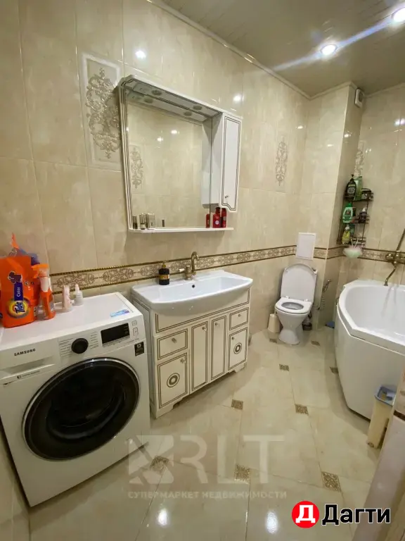 Продается уютная трехкомнатная квартира по улице Каммаева