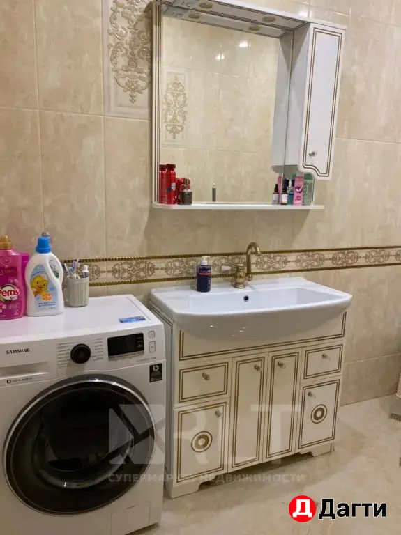 Продается уютная трехкомнатная квартира по улице Каммаева