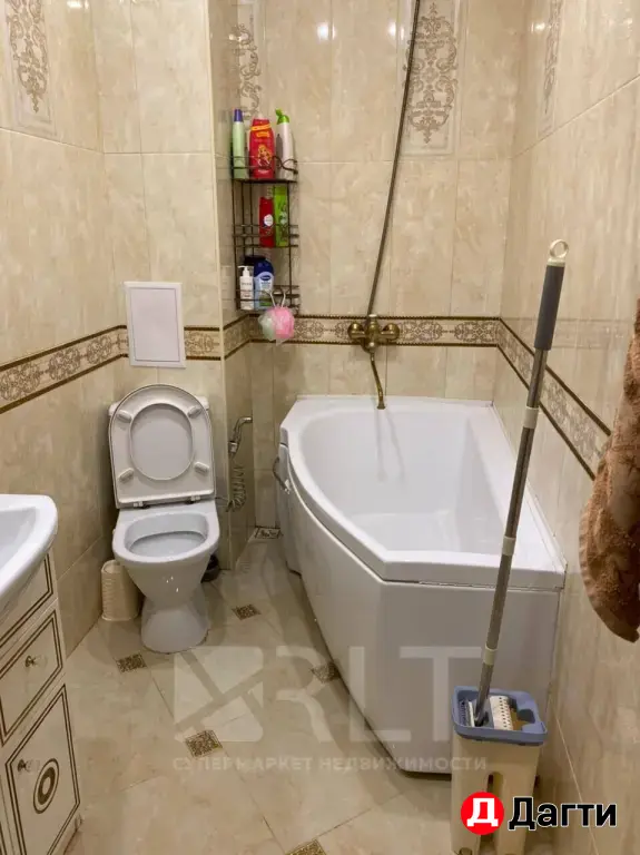 Продается уютная трехкомнатная квартира по улице Каммаева