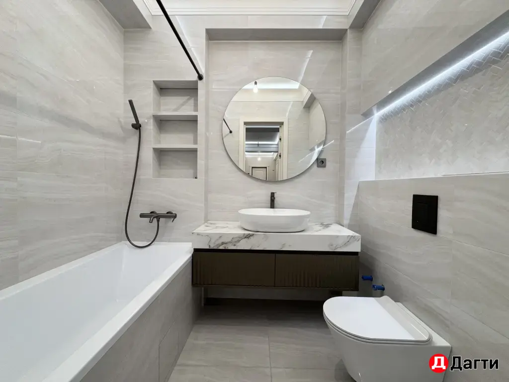 продается 3-х комнатная квартира