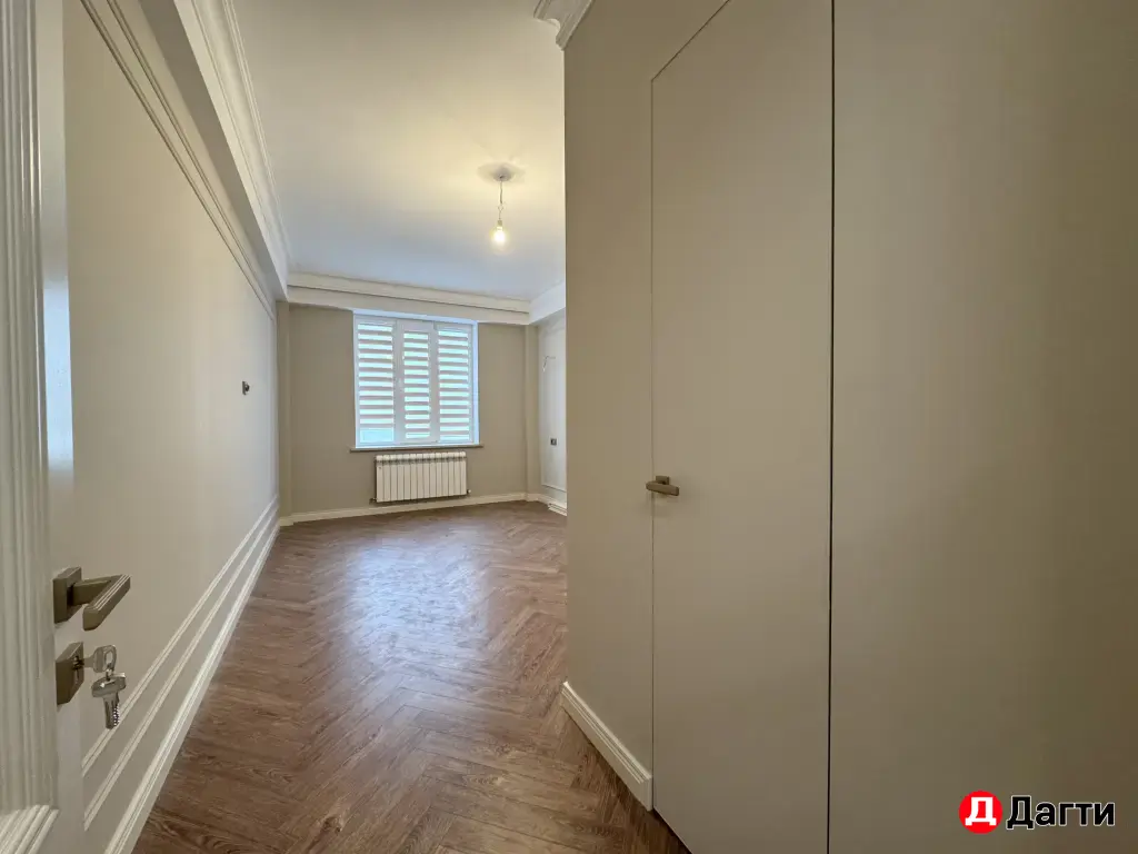 продается 3-х комнатная квартира