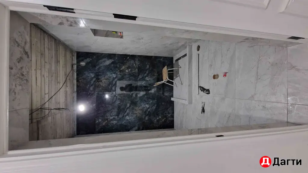 Кафельщик...