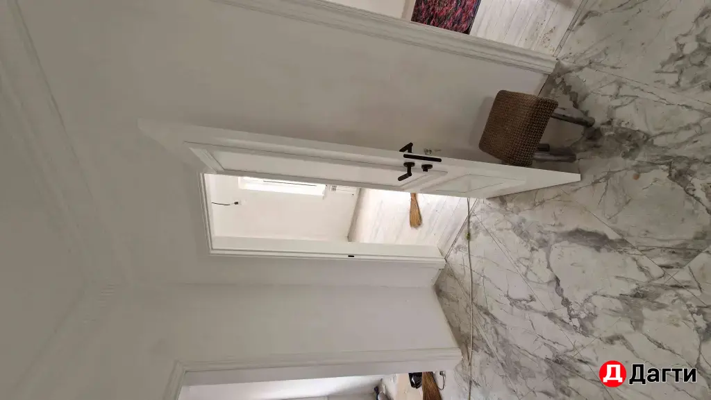 Кафельщик...