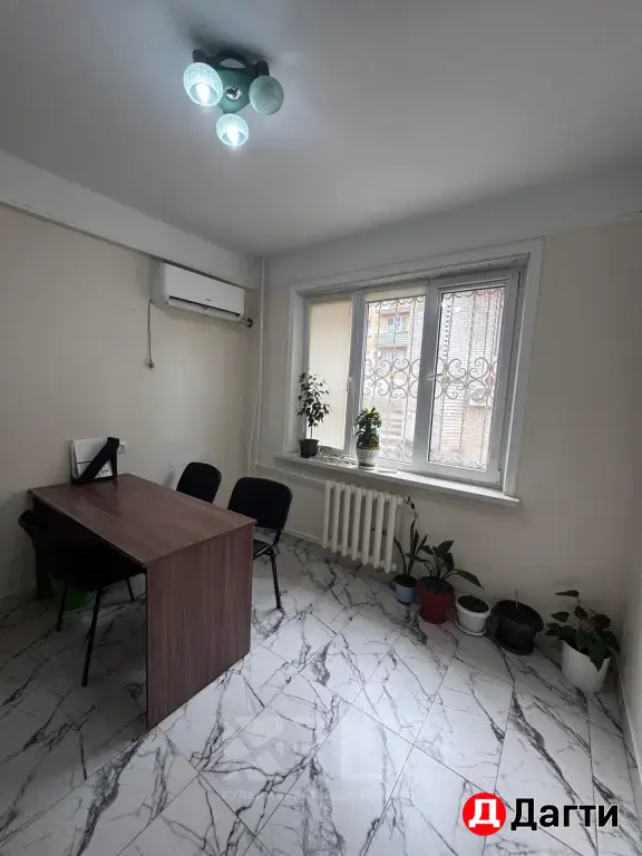 Продаётся просторная 4 ком квартира на Амет-хана Султана