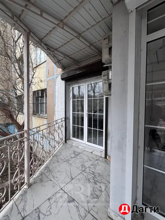 Продаётся просторная 4 ком квартира на Амет-хана Султана