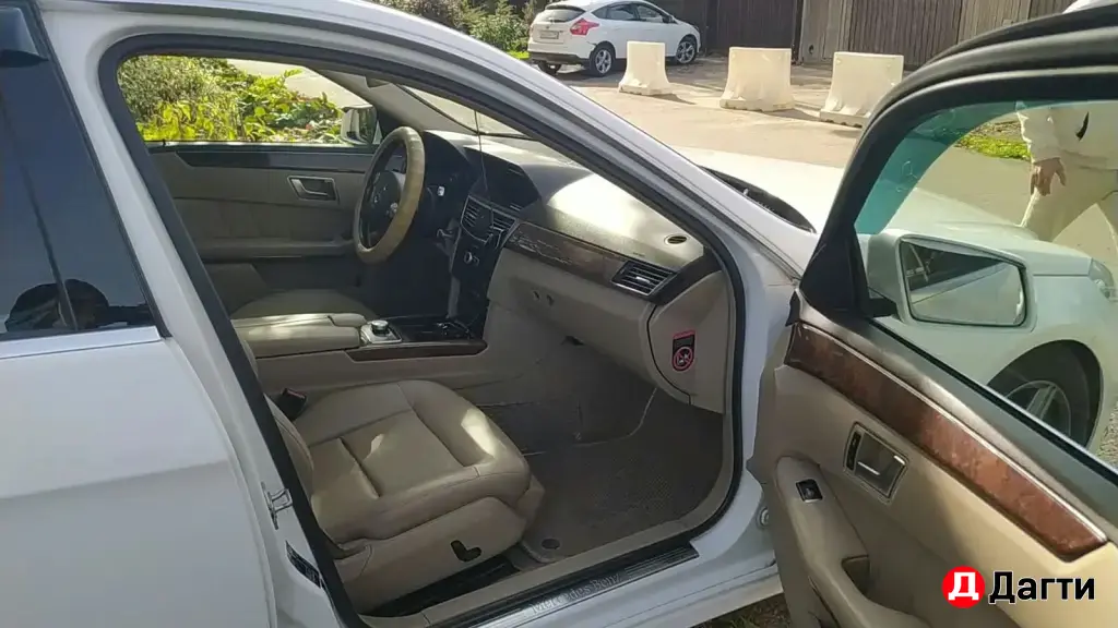 Mercedes-Benz E-Класс, 2012 года