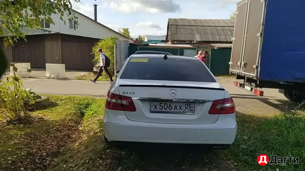Mercedes-Benz E-Класс, 2012 года