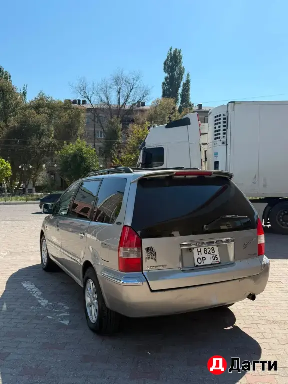 Mitsubishi Chariot, 2000 года