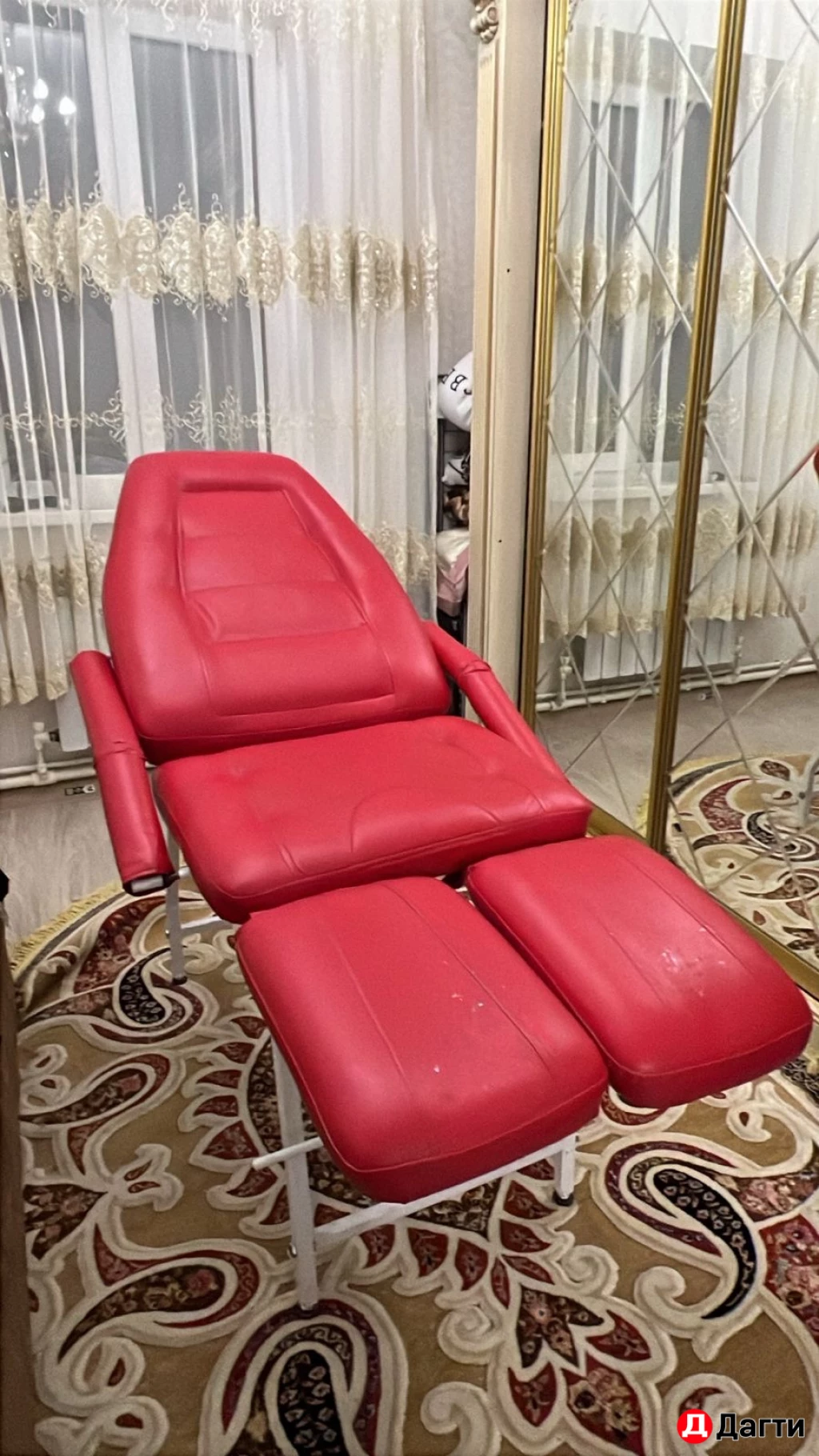 Кушетка косметологичкая .