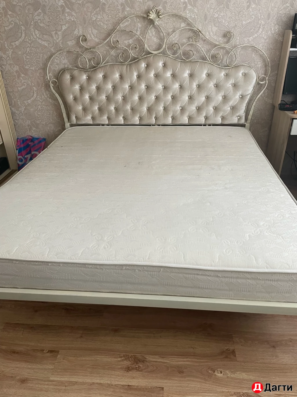 Кованая кровать с матрасом