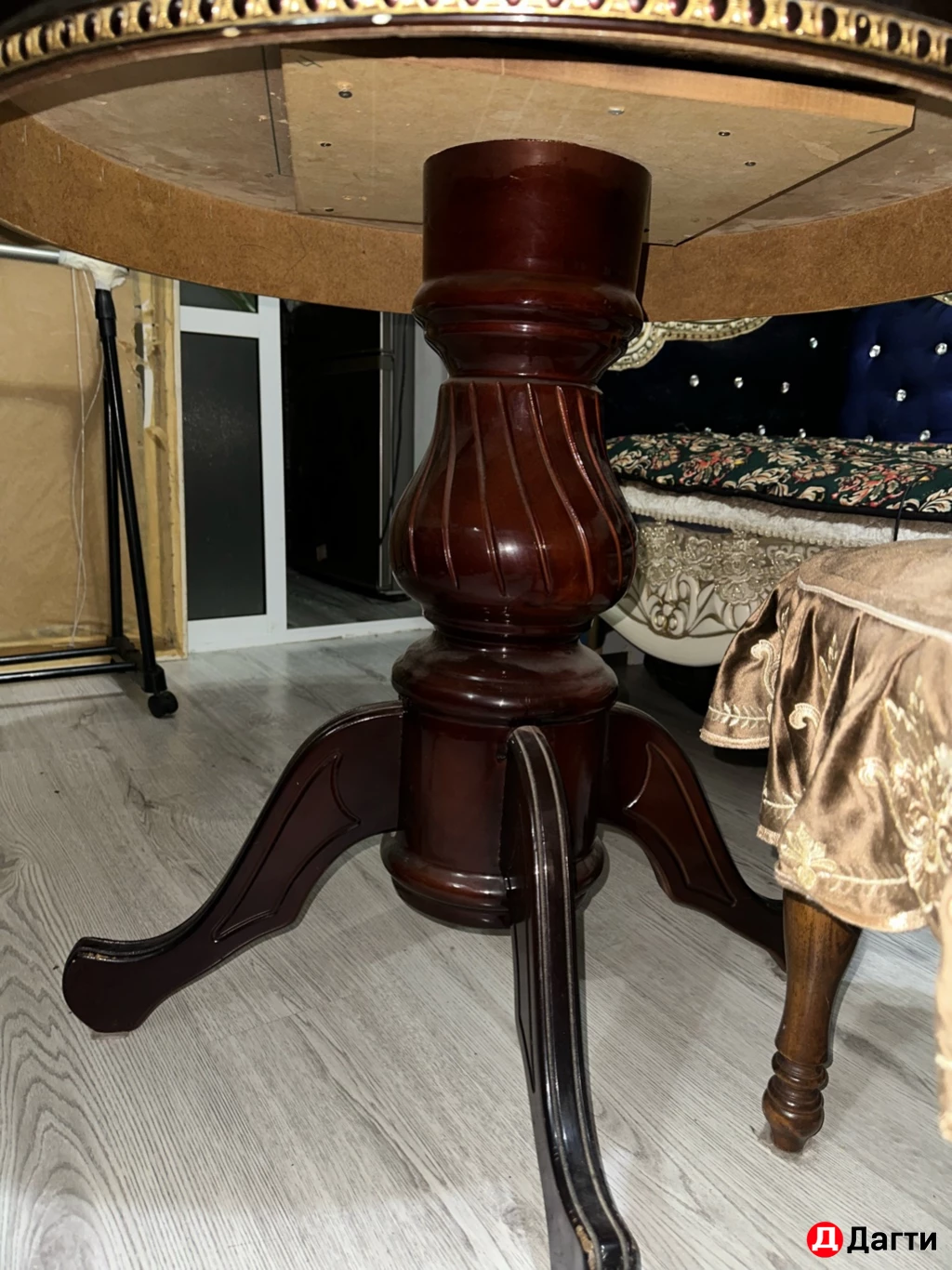 Стол Малазийский