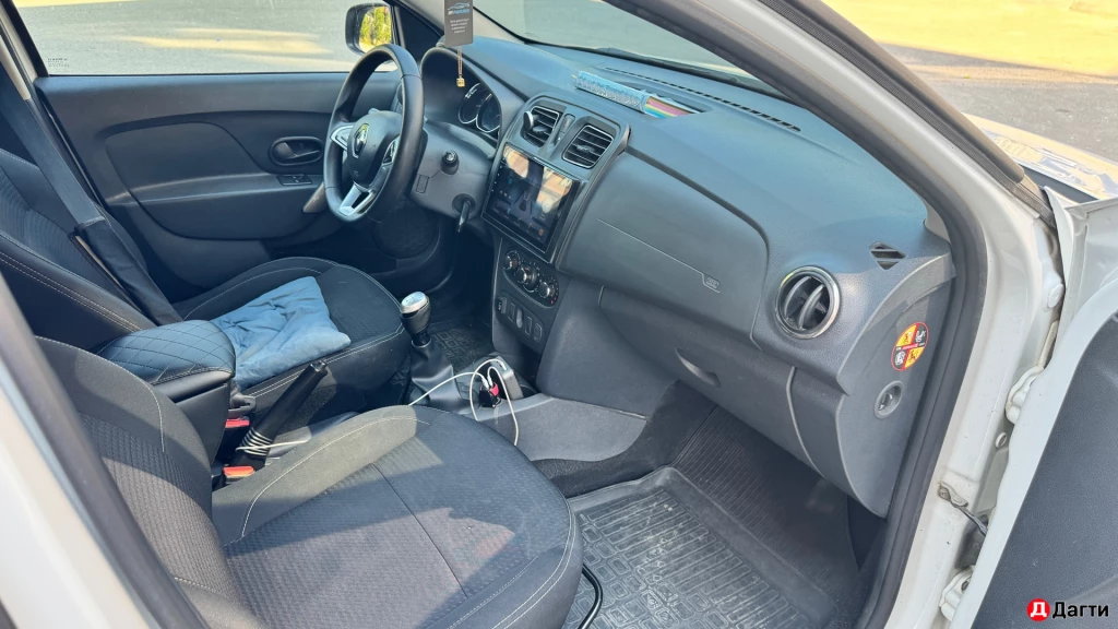 Renault Logan, 21 года