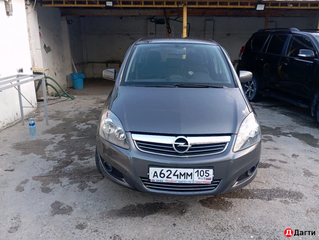 Opel Zafira, 2011 года