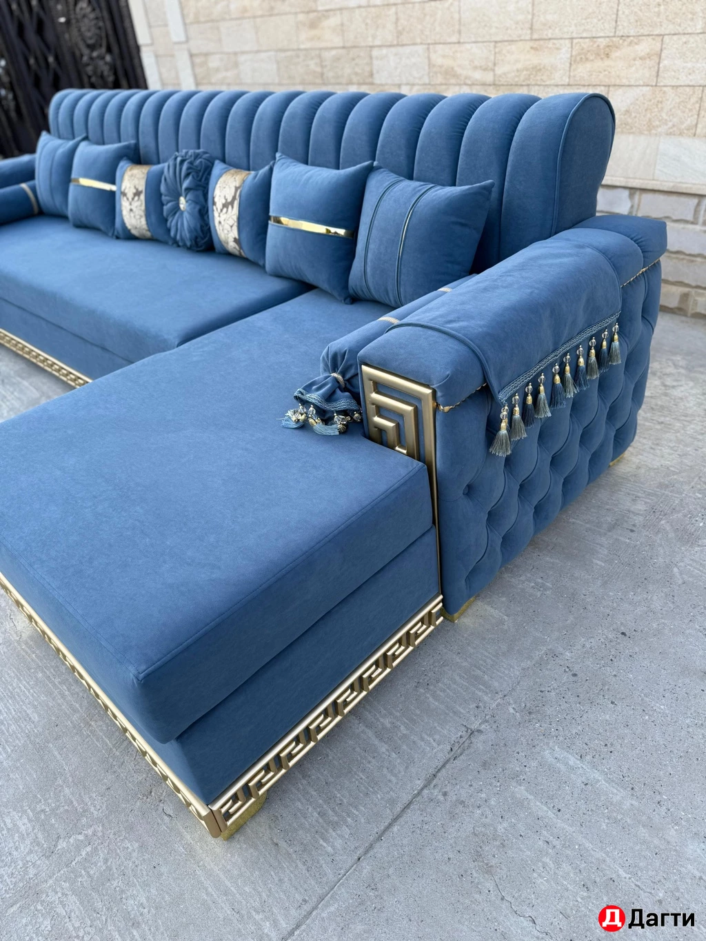 Диван с оттоманкой «Версаче»
